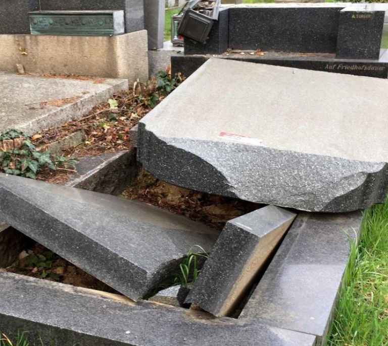 Vandalismus am Grabstein